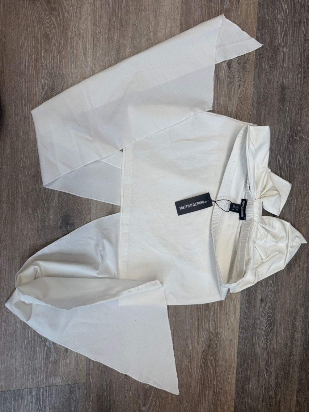 PrettyLittleThing White Off-Shoulder Cropped Top with Long Sleeves size 4 US